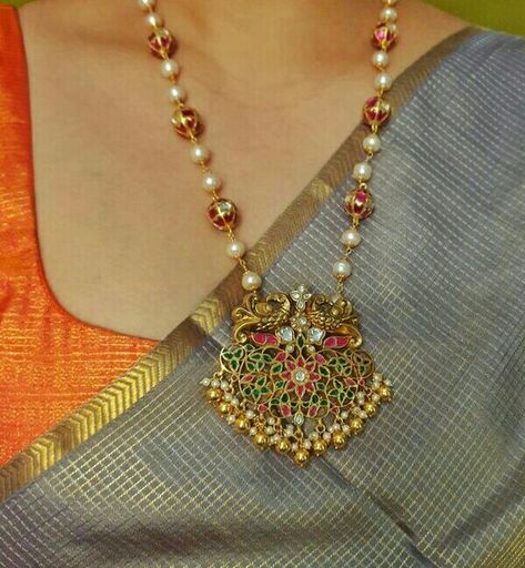 Kundan Pendants Indian, Kundan Pendants, Gold Neckles, Ruby Necklace Designs, Simple Bridal Jewelry, Antique Necklaces Design, Gold Bangles For Women, Choker Necklace Designs, New Gold Jewellery Designs