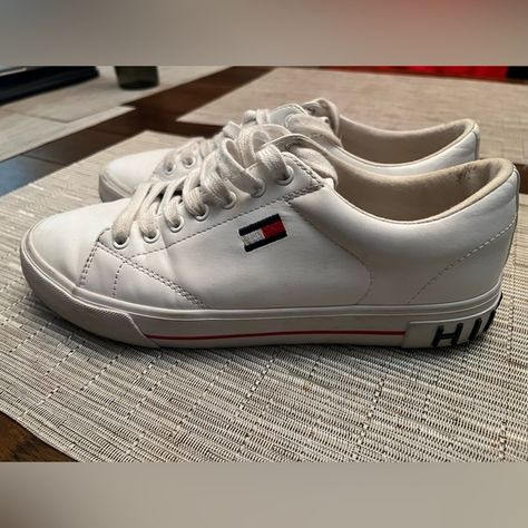 Tommy Hilfiger TWFLINT2 womens white sneaker 9.5 man made leather upper Stylish Footwear, Hilfiger Shoes, Tommy Hilfiger Shoes, White Sneakers Women, Top Shoes, Summer Fall, White Sneaker, Leather Upper, Tommy Hilfiger