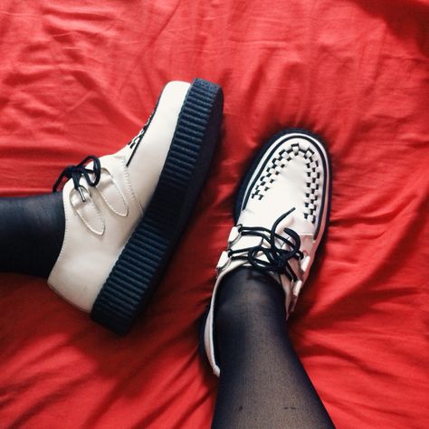 white creepers White Creepers, Creepers Shoes, Black Stockings, Stella Mccartney Elyse, Creepers, Shoes Shoes, Grunge Outfits, White Shoes, Lookbook