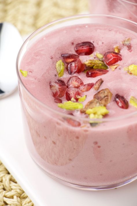 Pomegranate Mousse, Pomegranate Margarita, Light Dessert, Festive Desserts, Restaurant Ideas, Light Desserts, Beet Juice, Fruity Desserts, Mousse Recipes