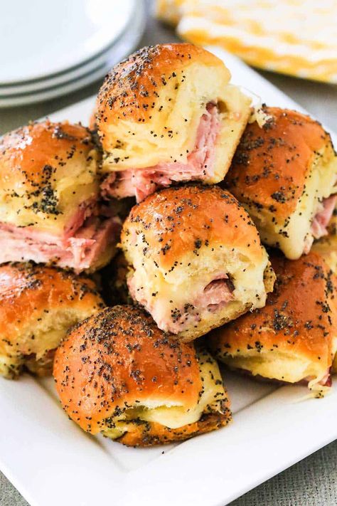 Sa Deli Ham Recipes, Chicken Tortillas, Ham And Swiss Sliders, Easy Slider Recipes, Ham Sliders, Hors Doeuvres, Ham And Swiss, Roasted Tomato Basil Soup, Pork Entrees