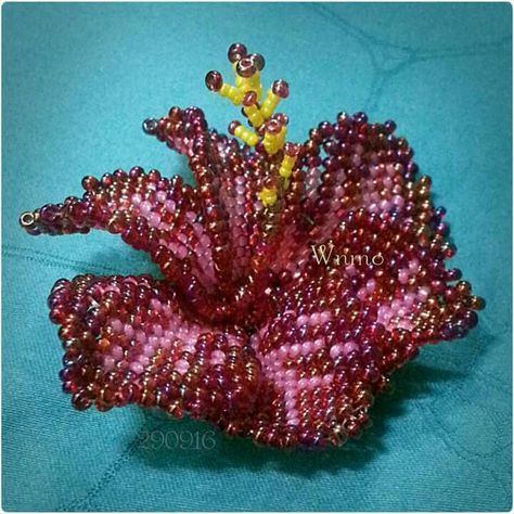 Beaded Hibiscus Flower, Wire Craft, Metalwork Jewelry, Wire Crafts, Beaded Brooch, Love Drawings, Hibiscus Flowers, Hama Beads, Fashion Jewellery