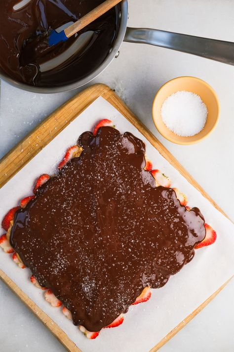 Strawberry peanut butter chocolate bark on wooden board. Deserts With Strawberries, Strawberry Bark, Peanut Butter Chocolate Bark, Salty Sweet Desserts, Strawberry Peanut Butter, Peanut Butter Bark, Strawberry Bars, Treating Myself, Fresh Strawberry Recipes