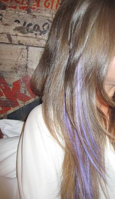 perfect, that's the exact shade of brown I try to achieve (with "normal" hair) and love the purple shade too! Purple Hair Streaks, Purple Brown Hair, Lavender Highlights, Purple Streaks, Peekaboo Hair, Brown Ombre Hair, Lilac Hair, Hair Streaks, Lavender Hair