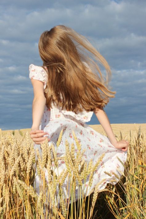 Feel Good Songs, Freedom Girl, Field Aesthetic, Cottage Core Dresses, Chill Mood, Spring Photoshoot, Good Songs, Blowing In The Wind, Songs Playlist