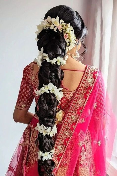 Modern Wedding Hairstyles, Braid Hairstyles For Long Hair, Bridal Lehenga Designs, Bridal Hairdo, Bride Dress Simple, Flower Braids, Traditional Hairstyle, Wedding Hairstyles Bride, Hair Girls