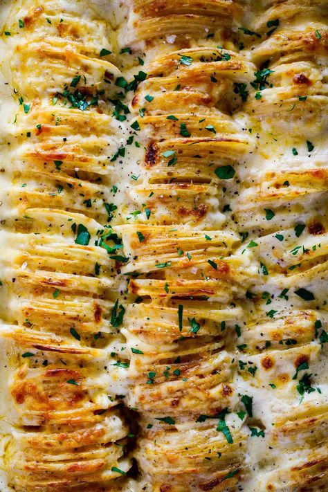 Martha Stewart Scalloped Potatoes Recipe, Augratin Potatoes Recipe, Cheesy Scalloped Potatoes Recipe, Creamy Scalloped Potatoes, Cheesy Scalloped Potatoes, Scalloped Potatoes Cheesy, Scalloped Potato Recipes, Potato Sides, Potato Side Dishes