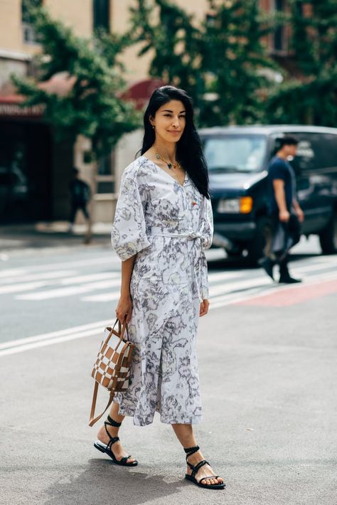 NYFW Day 5 Issa Dresses, Caroline Issa, 2020 Street Style, Reportage Photography, Plunge Dress, Trendy Street Style, Street Style Summer, Street Style Inspiration, Fashion Week Street Style