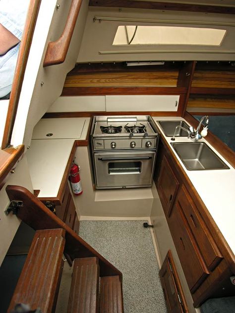 Catalina 30 Tall Rig for Sale by Jan Guthrie Yacht Brokerage Catalina 30, Catalina 22 Sailboat Interior, Cabin Cruiser Boat, Beneteau Sailboat Interior, Catalina 30 Sailboat, Islander 36 Sailboat, Boat Interiors, Sailboat Interior, Dream Boat