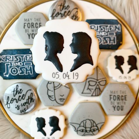 Custom May the Fourth be with you wedding cookies. Star Wars Wedding Cookies, May The 4th Be With You Cookies, Star Wars Wedding Favors, Star Wars Engagement, Diy Engagement Gifts, Disney Cruise Wedding, Star Wars Cookies, Wedding Shower Cookies, Engagement Cookies