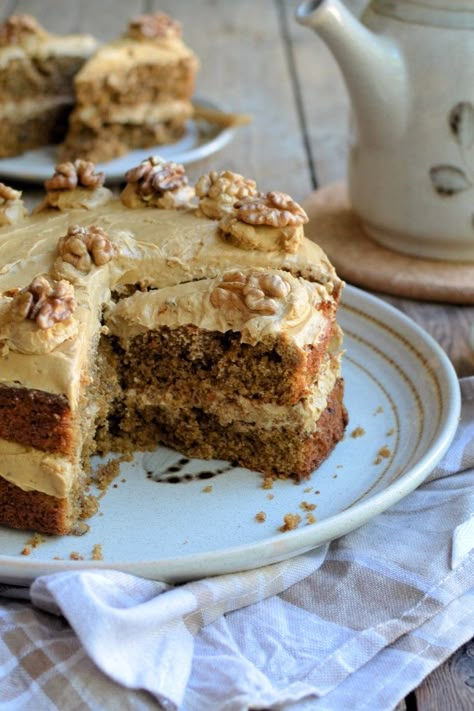 Fresh Orange Cake, Coffee Walnut Cake, Cappuccino Cake, Boiled Fruit Cake, Cherry Cake Recipe, Pear And Almond Cake, Fudgy Cake, Coffee And Walnut Cake, Coffee Buttercream