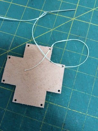 Fake Leather Craft Ideas, Leather Box Pattern, Suede Projects Diy, Leather Gift Tags, Small Leather Gifts Diy, Quick Leather Projects, Small Leather Gifts, No Sew Leather Projects, Scrap Leather Projects Diy