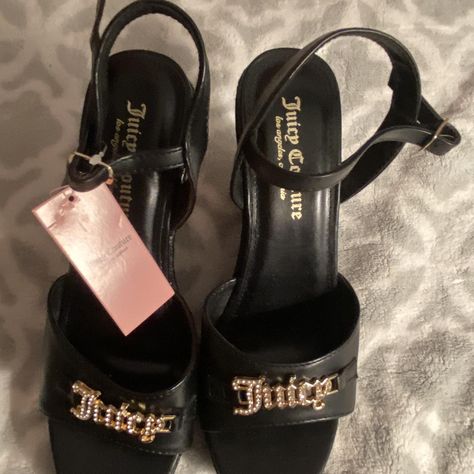 Juicy Couture Harlowe black and golf wedge sandal heels 
NWT no box 
8 1/2
number 25 written on the bottom of left shoe
#juicycouture #y2k #2000s #mcbling #snooki Golf Wedges, 2000s Mcbling, 2 Number, Sandal Heels, Wedge Sandal, Women's Footwear, Y2k 2000s, Juicy Couture, Wedge Sandals