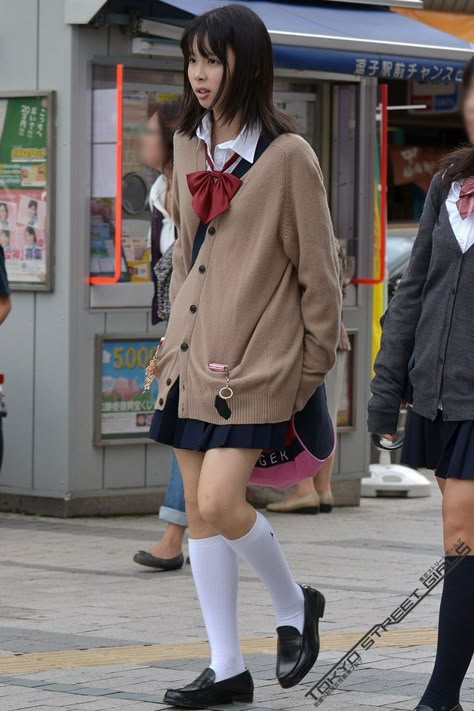 Japan School Uniform, School Uniform Girl, Japanese Uniform, School Uniform Fashion, School Uniform Outfits, Uniform Outfits, Japanese School, Girls Uniforms, Uniform Fashion