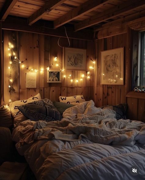 Romantic Cabin Bedroom, Main Room Ideas, Sleepy Aesthetic, Bedroom Decor Ideas For Couples, Waiting Room Ideas, Ideas For Your Room, Bedroom Ideas Cozy, Forest Homes, Hygge Living