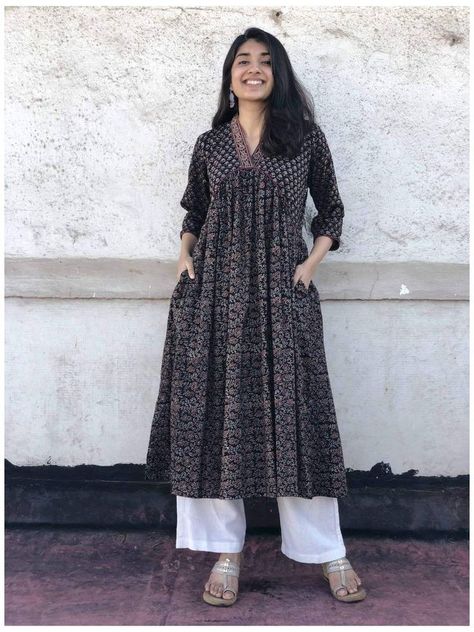 Simple Kurta Designs Casual, Casual Kurtis, Simple Kurta, Stylish Kurtis Design, Kurta Patterns, Simple Kurta Designs, Simple Kurti Designs, Gaun Fashion, Casual Indian Fashion