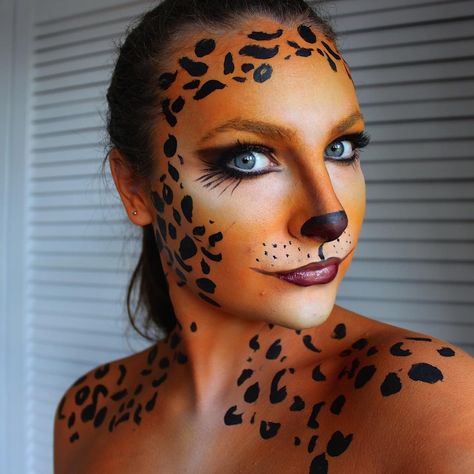 Jaguar Makeup, Cheetah Face Paint, Tiger Halloween, Animal Face Paintings, Cheetah Face, Creepy Halloween Makeup, Mehron Makeup, Trike Motorcycle, Cat Skull