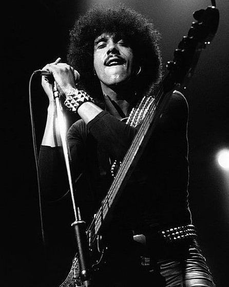 Phil Lynott, Hair Metal Bands, Irish Rock, Irish Singers, Bass Guitarist, Heavy Rock, 70s Music, Music Photo, Rock Legends