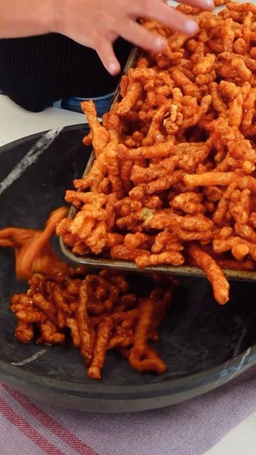 Carmel Covered Cheetos, Caramel Cheetos, Easy Appies, Cheetos Recipe, Popcorn Recipes, Caramel Popcorn, Drink Ideas, Mean It, Fun Food