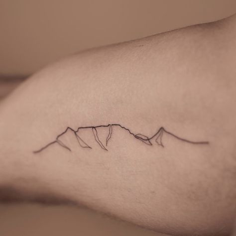 Table Mountain Tattoo, Cape Town Tattoo, Town Tattoo, Mountain Drawing, Mountain Tattoo, Table Mountain, Design Drawings, Simplistic Tattoos, Tattoo Design Drawings