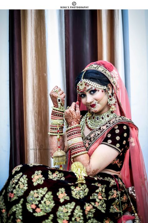 Wedding Dulhan Pose, Indian Bride Poses, Indian Bride Photography Poses, Indian Wedding Poses, Bride Photos Poses, Indian Wedding Bride, Indian Wedding Photography Couples, Bridal Photography Poses, Indian Bridal Photos