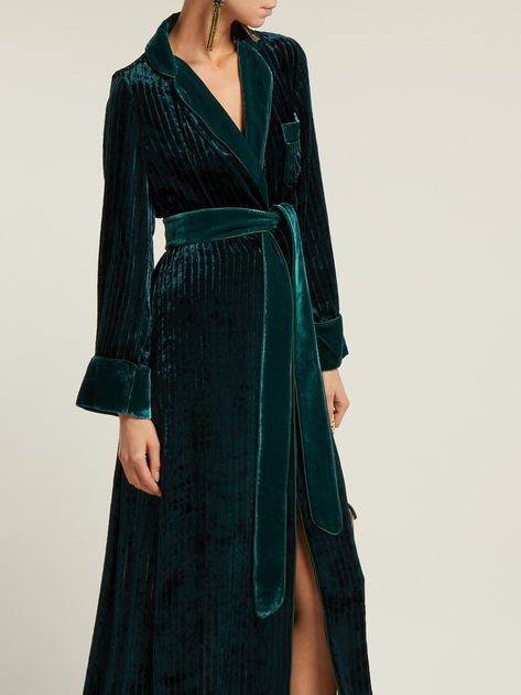 For Restless Sleepers, Restless Sleepers, Mode Kimono, Designer Coats, Dressing Gown Robe, Green Outfit, Look At You, Green Velvet, Women's Summer Fashion