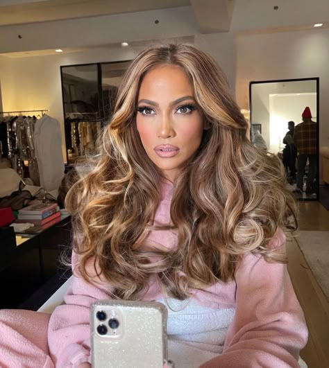 24 Best Hair Color Trends and Ideas for 2021 | Glamour Jlo Hair, Celebrity Hair Colors, Fall Hair Color For Brunettes, Hair Extensions Best, Celebrity Hair Stylist, Hair Fall, Fall Hair Color, Hair Inspiration Color, Hair Inspo Color