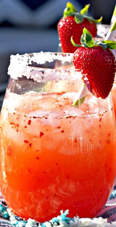 Strawberry Margarita Punch ~ a delicious and easy recipe that is perfect for a crowd! Easily made non alcoholic by omitting the tequila Strawberry Margarita Punch, Margarita Punch, Party Drinks Alcohol, Cookie Rookie, Strawberry Margarita, Drinks Alcohol, Punch Recipes, Ideas Party, Party Drinks