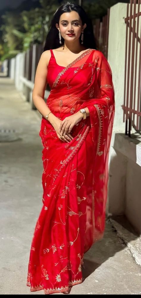 Tv Actress In Saree, Snake Girl, Bridal Sarees South Indian, Beauty Pics, Honey Rose, Tv Streaming, Indian Fashion Saree, Indian Brides, Bridal Sarees