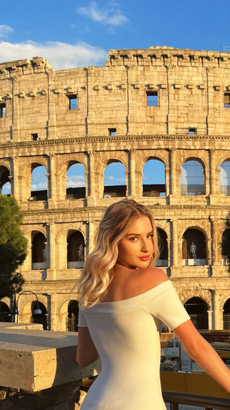 Pantheon Rome Photo Ideas, Rome Italy Photo Ideas, Vatican Photo Ideas, Coliseum Aesthetic, Colosseum Photo Ideas, Roma Photo Ideas, Rome Picture Ideas, Rome Outfit Ideas, Rome Pics