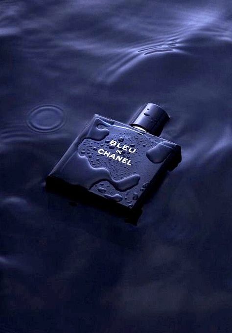 Perfume Comercial, Cologne Photoshoot, Male Perfume Photography, Cologne Photography, Male Perfume, Personal Project Ideas, Best Mens Cologne, Photography Assignments, Blue Perfume