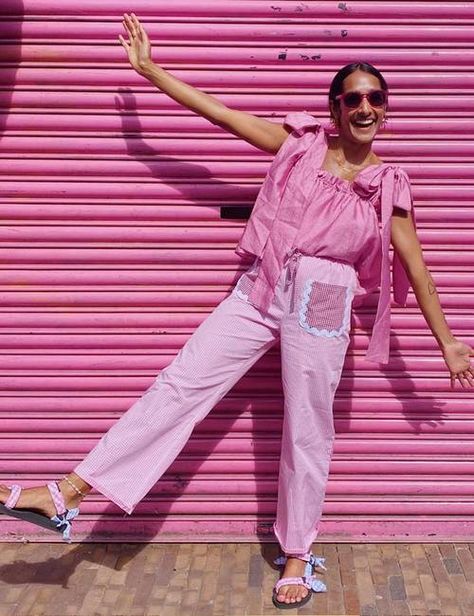 Lucy Williams Style, Bright Pink Dresses, Lime Green Dress, Peter Pan Collar Shirt, Look Rose, Lime Green Shorts, Silk Set, Sandals Outfit, Pink Jumpsuit