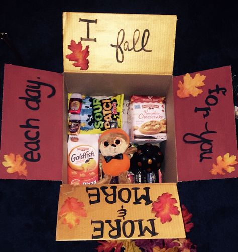 Fall care package! #autumn #fall #carepackage #boyfriend #love #pumpkin Fall Gift Basket For Girlfriend, Fall Care Package Ideas For Boyfriend, Thanksgiving Gift Basket For Boyfriend, Fall Gift Basket Ideas For Boyfriend, Fall Gifts For Girlfriend, Thanksgiving Boyfriend Gift, Thankful Basket Ideas Boyfriend, Thankful Basket For Boyfriend, Thankful Gifts For Boyfriend