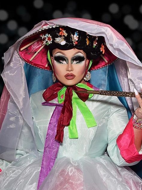 Kim Chi / Drag Queen / RuPaul's Drag Race Kimchi Drag Queen, Kim Chi Drag, Drag Queen Quotes, Long Haired Men, Drag Queen Costumes, Drag Queen Outfits, Rupaul Drag Queen, Drag Queen Makeup, Kim Chi