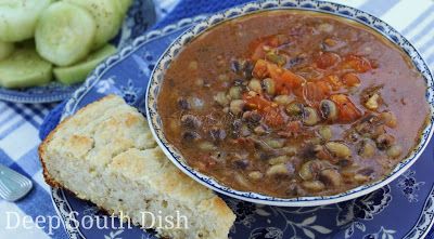 Purple Hull Peas with Creole Stewed Tomatoes - Southern peas such as purple hulls shown here, are cooked down with salt pork or bacon, onion and simple seasonings, then finished with a Creole style stewed tomato. Purple Hull Peas Recipe, Homemade Potato Soup, Blackeyed Peas, Ground Beef Recipe, Deep South Dish, Creole Cooking, Crab Stuffed, Salt Pork, Fried Green