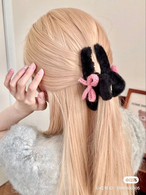 Crochet Hair Claw, Hair Dude, Crochet Hair Clips, Beauty Aesthetic, Crochet Hair, Ethereal Beauty, Hair Claws & Clips, Crochet Hair Styles, Hair Claw