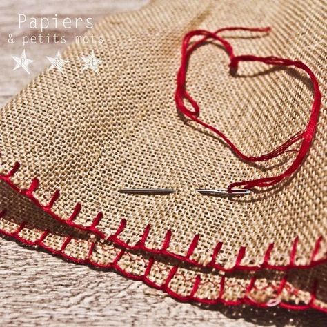 Sac de noël en jute | Oui Are Makers Noel Diy, Grain Sack, Creation Couture, Drop Cloth, Diy Couture, Jingle Bells, Needle And Thread, Christmas Time, Burlap