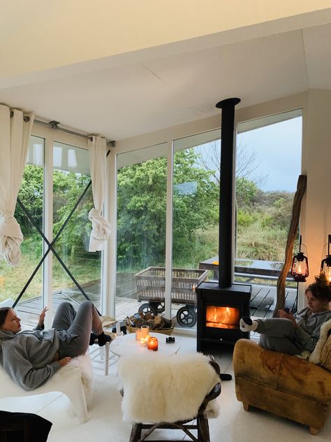 Sunroom Wood Stove, Wood Stove In Front Of Window, Sunroom With Fireplace, Rustic Cabin Interior, Sunroom Fireplace, Extension Veranda, Modern Rustic Cabin, Space Heater Fireplace, Modern Wood Burning Stoves