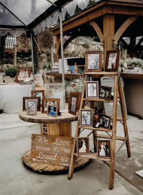 Western Wedding Centerpieces, Fall Wedding Diy, Memory Table, Dream Wedding Decorations, בר מצווה, Future Wedding Plans, Outdoor Wedding Decorations, Cute Wedding Ideas, 50th Wedding Anniversary