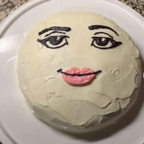 Ugly Cakes, Roblox Meme, Roblox Funny, Funny Profile, Roblox Memes, Just Cakes, Easter Hair, Funny Profile Pictures, Funny Reaction Pictures