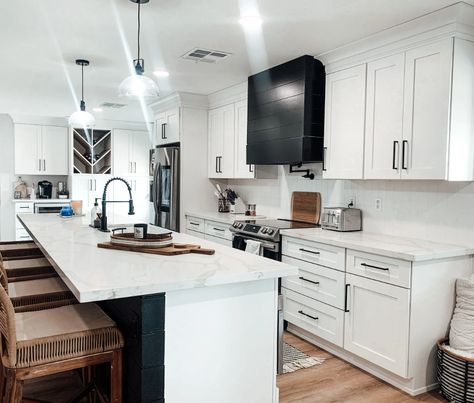 White kitchen cabinets with box shiplap wood kitchen hood in black finish White Cabinets Black Hood, Black Range Hood White Kitchen, Range Hood White Kitchen, Wood Kitchen Hood, Shiplap Range Hood, Shiplap Hood, Range Hood White, Black Range Hood, Black Shiplap