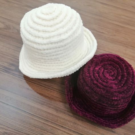 White and purple velvet hat Velvet Hat Crochet Pattern, Velvet Hat Crochet, Velvet Beanie Crochet, Crochet Hat Velvet Yarn, Velvet Yarn Beanie, Velvet Yarn Crochet, Colorful Hats, Colorful Hat, Velvet Yarn