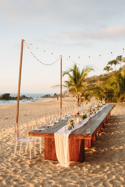 Beach Wedding Reception, Beachside Wedding, Beach Dinner, Tulum Wedding, Wedding Set Up, Destination Wedding Planning, Wedding Event Planner, Mexico Wedding, Wedding Tablescapes