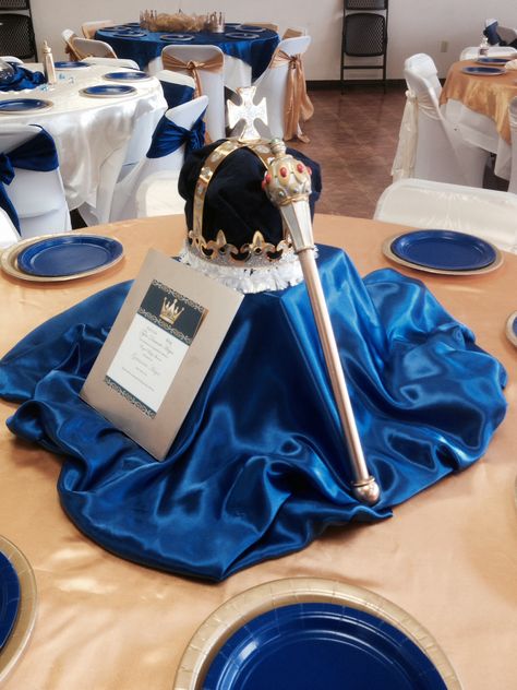 Royal baby shower olha esse centro de mesa @savanakariny Prince Themed Baby Shower Ideas, Disney Prince Baby Shower Theme, Prince Table Centerpiece, Royalty Baby Shower Theme, Royal Baby Shower Boy, Royal Prince Baby Shower Games, Royalty Baby Shower, Bebe Shower, Prince Baby Shower Theme