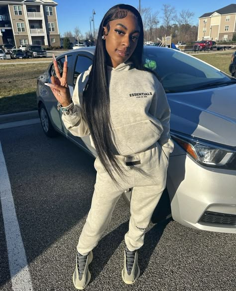 Winter Outfits Black Women Street Styles, Fall Hoodie Outfit Ideas, Essential Hoodie Outfits For Women, Essentials Set Outfit, Fade Salt Yeezy Outfit, Grey Essentials Hoodie Outfit, Essentials Hoodie Outfit Women, Essentials Sweatpants Outfit, Nike Tech Fleece Womens Outfit Baddie