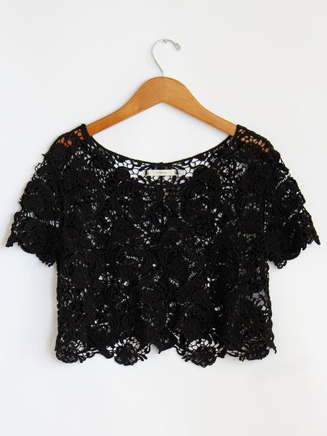 Black Crochet Crop Top Lace Crop Top Outfit, Black Crochet Crop Top, Crop Top Outfit, Black Lace Crop Top, Estilo Indie, Crochet Crop, Top Outfit, Crochet Crop Top, Black Crochet