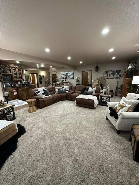 Theater Rooms, Mtv Cribs, Den Ideas, Basement Living, Basement Living Rooms, Condo Interior, Comfy Living Room, Apartment Living Room Design, Classy Decor