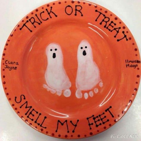 Infant Crafts, Dekorasi Halloween, Halloween Plates, Hallowen Ideas, Halloween Things, Mom Stuff, Baby Pics, Groundhog Day, Theme Halloween