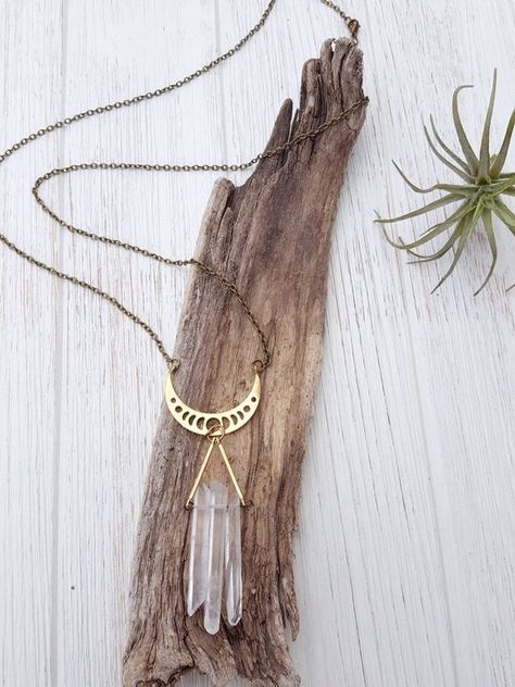 Hobbit Jewelry, Crystal Jewelry Ideas, Moon Phase Jewelry, Raw Quartz Necklace, The Phases Of The Moon, Boho Chic Necklace, Moon Phases Necklace, Raw Quartz Crystal, Boho Layering