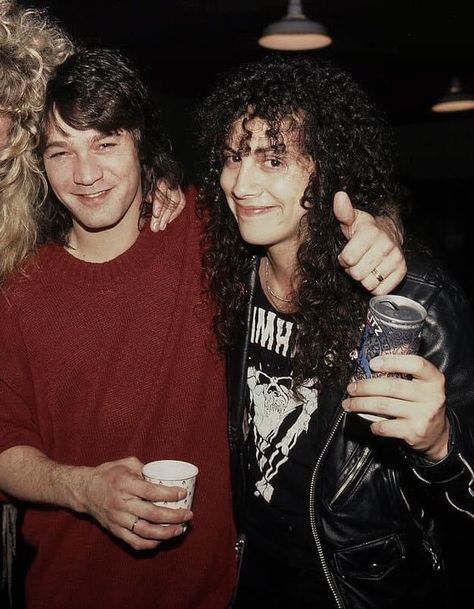 Kirk Hammett, Eddie Van Halen, Mötley Crüe, Black Veil, Fade To Black, Van Halen, Iconic Photos, Metal Bands, Guitarist